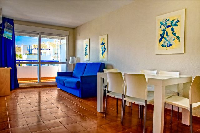 Apartamentos El Puerto salón