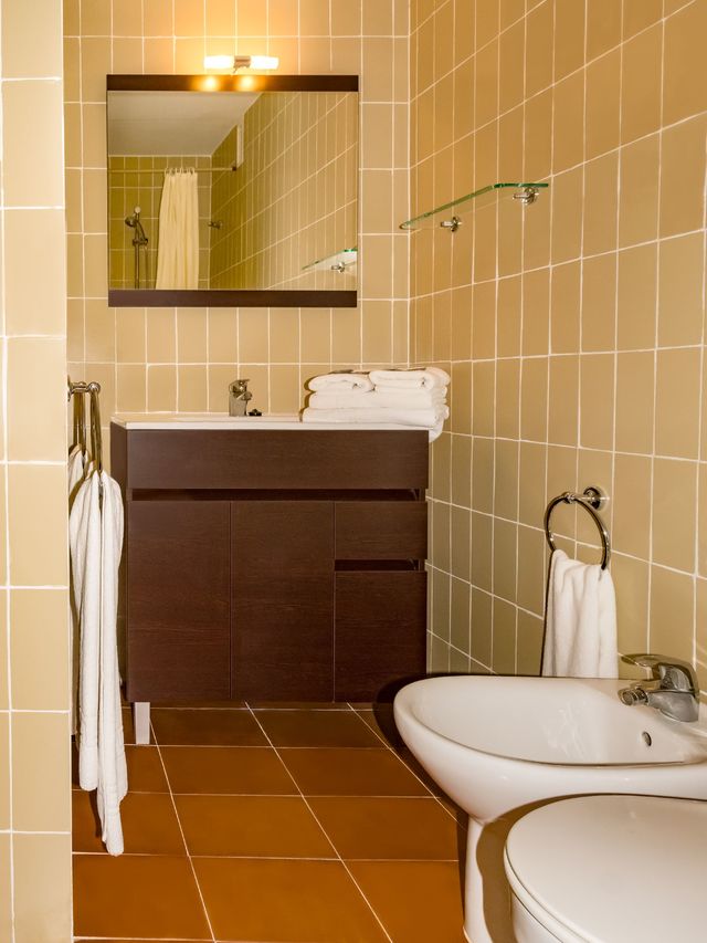 apartamento puerto deportivo baño