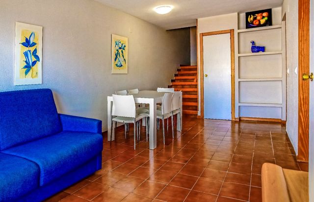 Apartamento puerto deportivo salón comedor